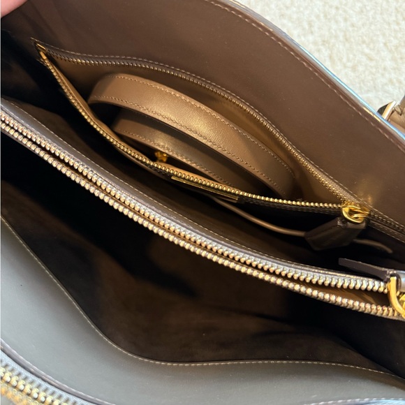 Authentic Michael Kors Handbag - Picture 6 of 9